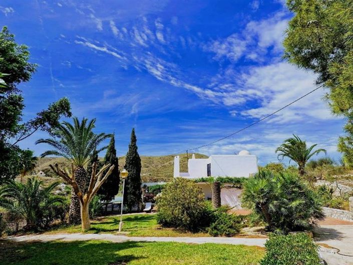Image No.1-6 Bed Villa for sale
