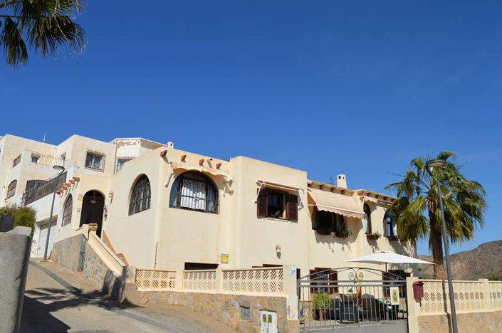 Image No.2-3 Bed Villa for sale