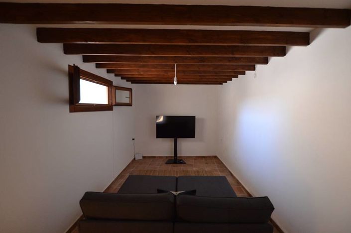 Image No.14-8 Bed Townhouse for sale