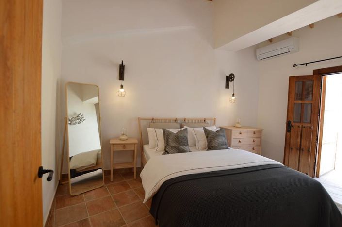 Image No.15-8 Bed Townhouse for sale