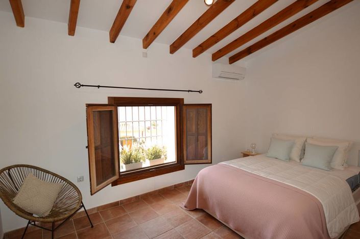 Image No.17-8 Bed Townhouse for sale