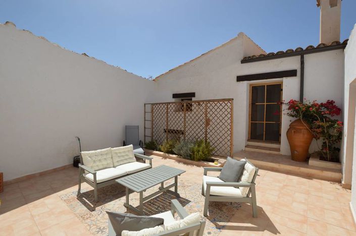 Image No.3-8 Bed Townhouse for sale