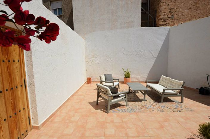 Image No.5-8 Bed Townhouse for sale