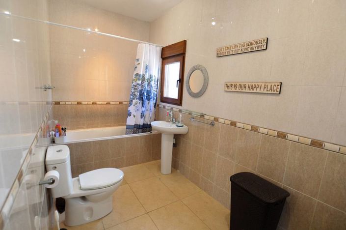 Image No.20-3 Bed Villa for sale