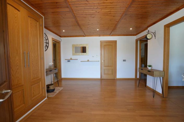 Image No.12-4 Bed Country House for sale