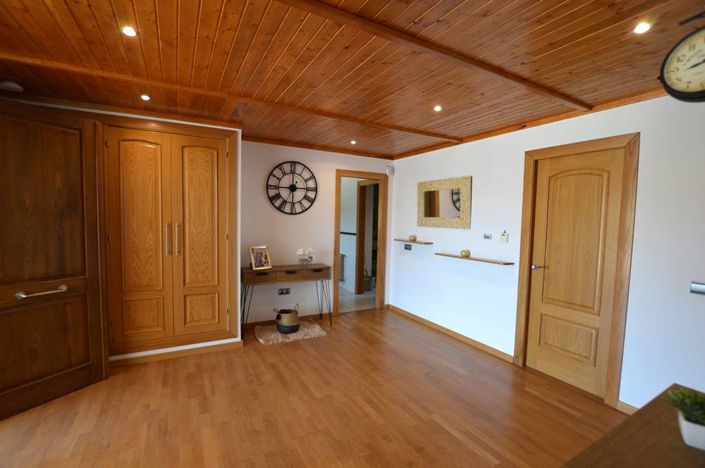 Image No.14-4 Bed Country House for sale