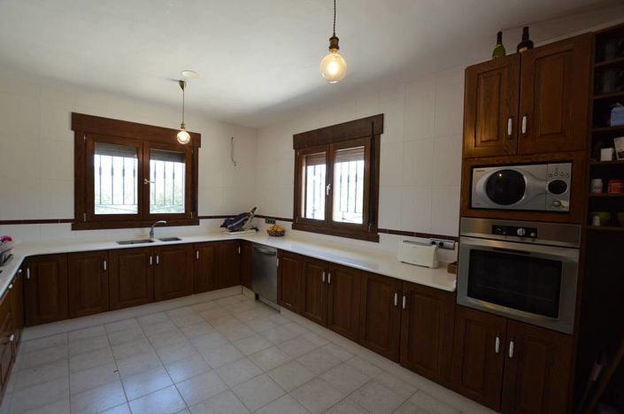 Image No.18-4 Bed Country House for sale