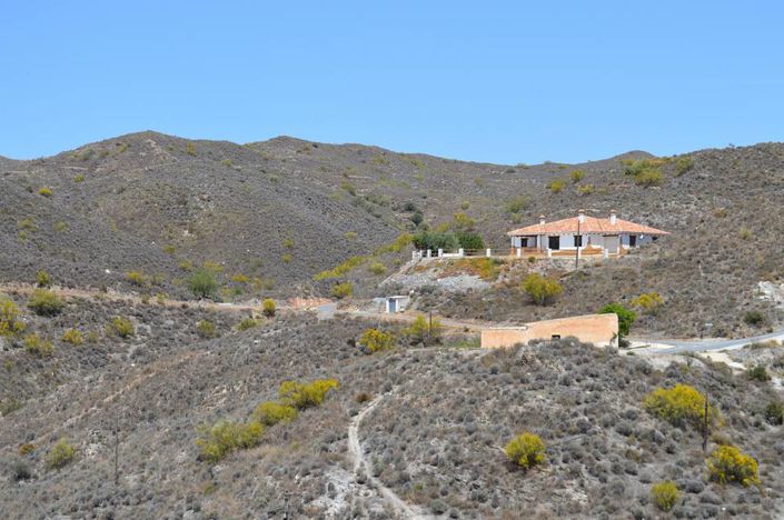 Image No.2-4 Bed Country House for sale