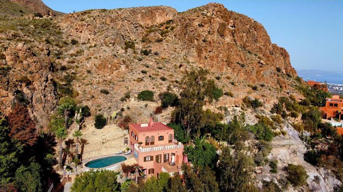 Image No.2-4 Bed Villa for sale