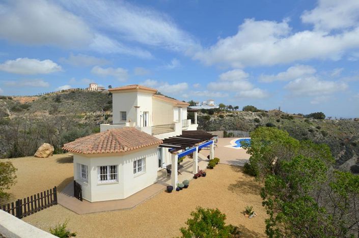 Image No.1-4 Bed Villa for sale