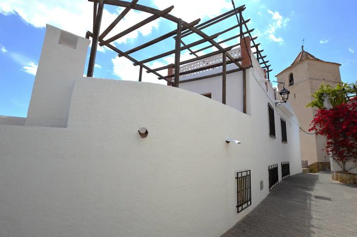 Image No.11-3 Bed Townhouse for sale