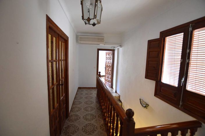 Image No.19-3 Bed Townhouse for sale