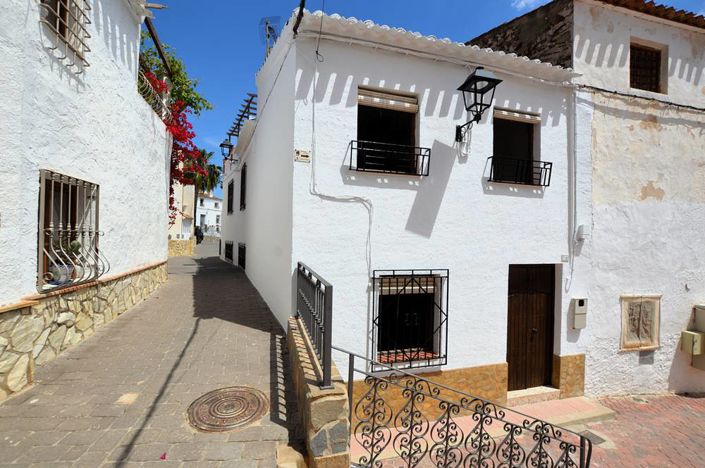 Image No.2-3 Bed Townhouse for sale