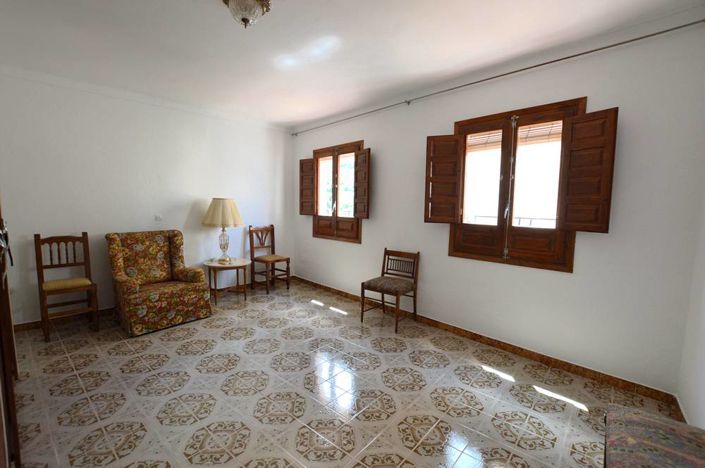 Image No.20-3 Bed Townhouse for sale