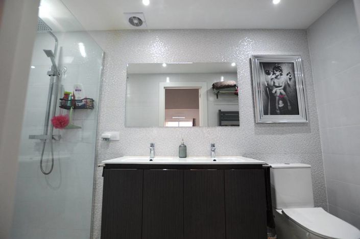 Image No.16-6 Bed Townhouse for sale