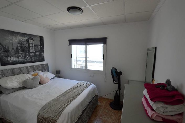 Image No.17-6 Bed Townhouse for sale