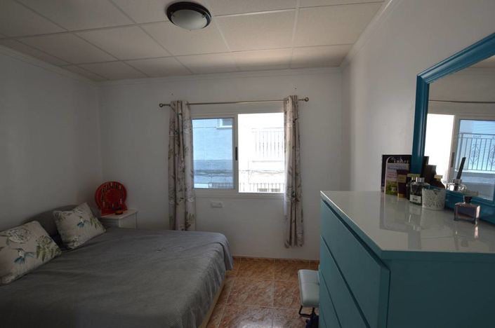 Image No.18-6 Bed Townhouse for sale