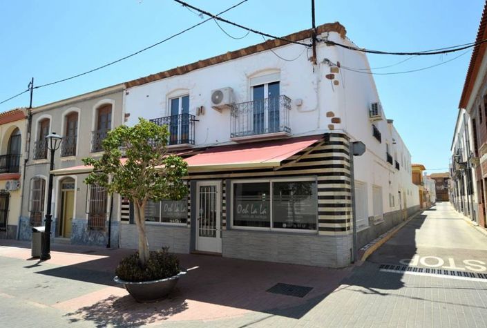 Image No.2-6 Bed Townhouse for sale