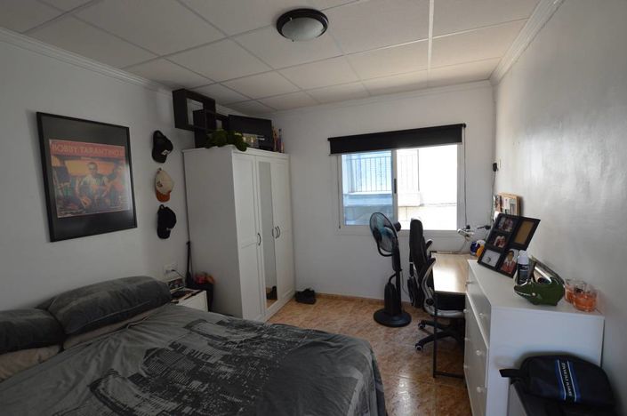 Image No.20-6 Bed Townhouse for sale