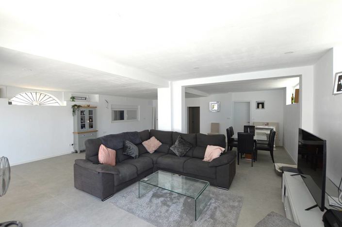 Image No.6-6 Bed Townhouse for sale