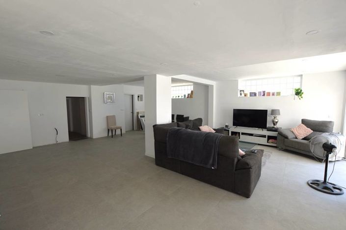 Image No.7-6 Bed Townhouse for sale