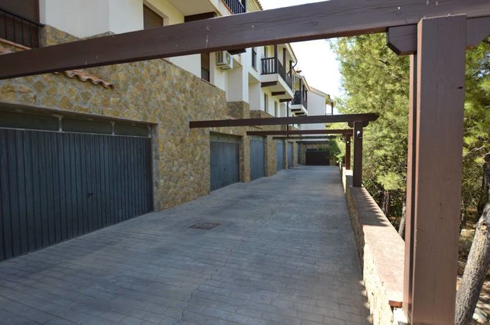 Image No.6-2 Bed Townhouse for sale