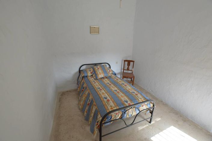 Image No.22-5 Bed Townhouse for sale