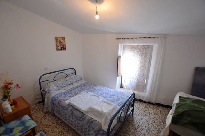 Image No.15-3 Bed Townhouse for sale