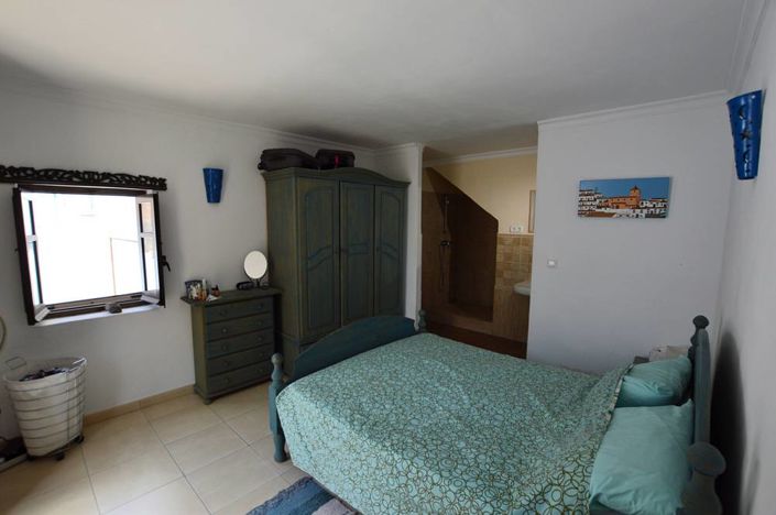 Image No.18-3 Bed Townhouse for sale