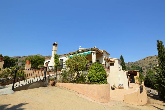 Image No.1-4 Bed Villa for sale