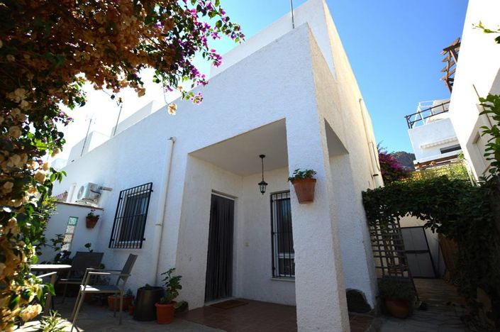 Image No.2-3 Bed Townhouse for sale