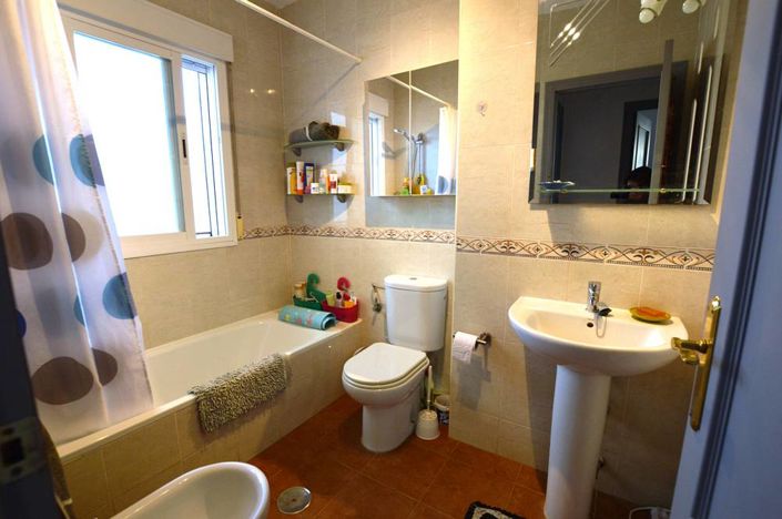 Image No.24-3 Bed Townhouse for sale