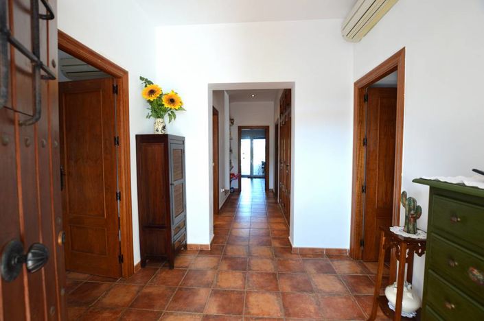 Image No.10-6 Bed Villa for sale