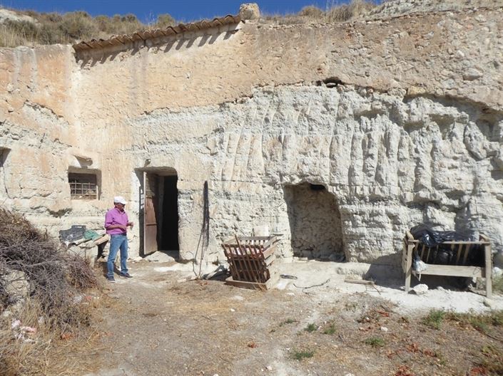 Image No.6-10 Bed House for sale