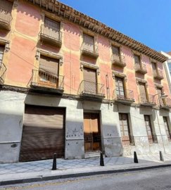 1 - Baza, Property