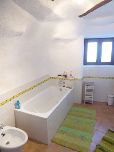 Image No.21-3 Bed House for sale