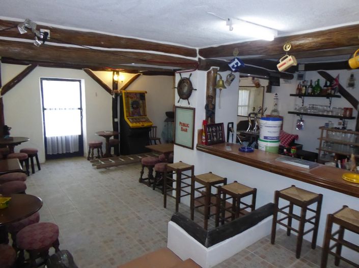 Image No.14-7 Bed Property for sale