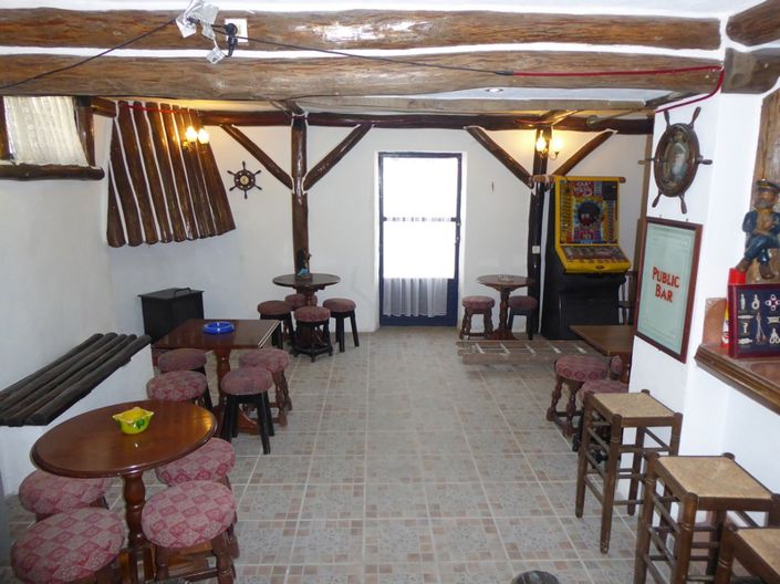 Image No.15-7 Bed Property for sale