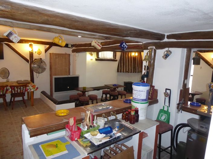 Image No.17-7 Bed Property for sale