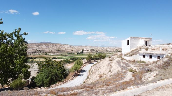 Image No.24-5 Bed House for sale