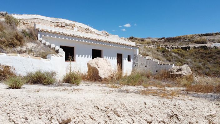 Image No.6-5 Bed House for sale