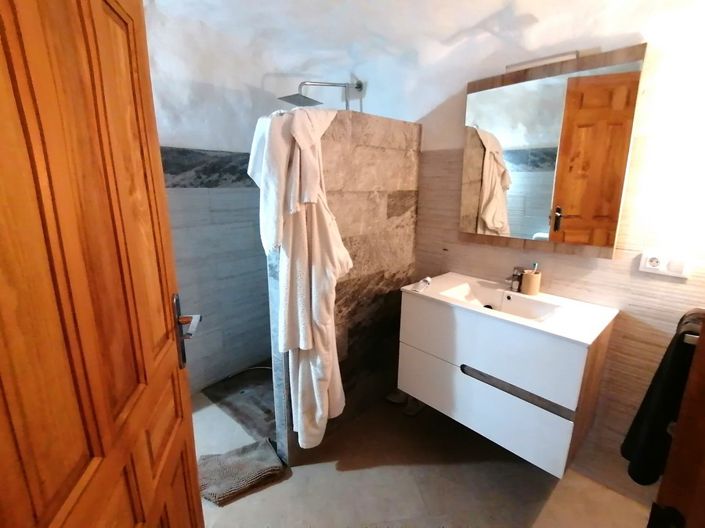 Image No.19-3 Bed House for sale