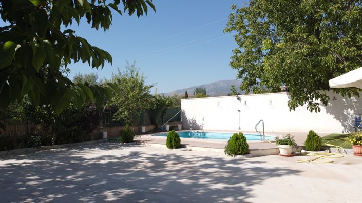 Image No.11-6 Bed Property for sale