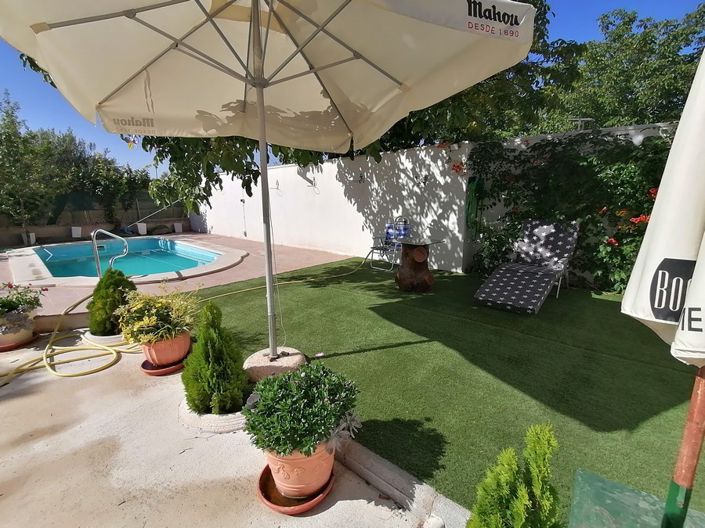 Image No.22-6 Bed Property for sale