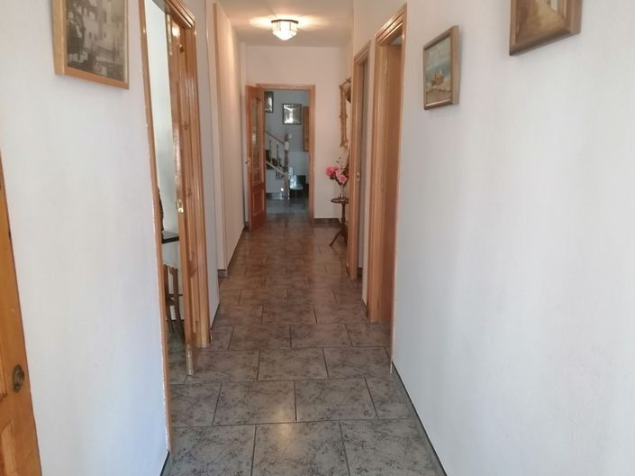 Image No.27-6 Bed Property for sale