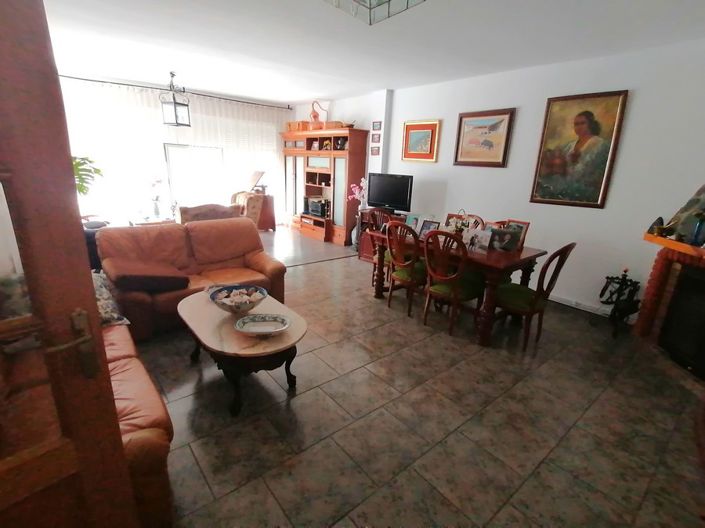 Image No.28-6 Bed Property for sale