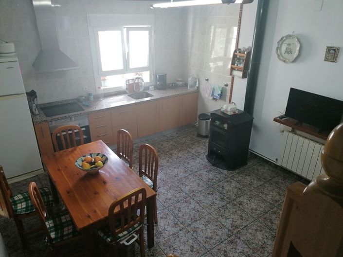 Image No.36-6 Bed Property for sale