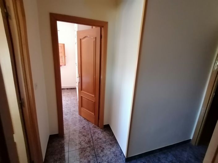 Image No.42-6 Bed Property for sale