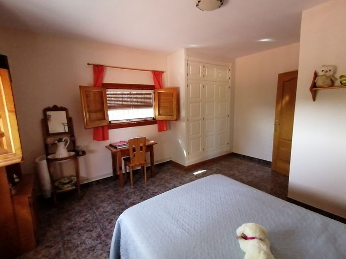 Image No.51-6 Bed Property for sale