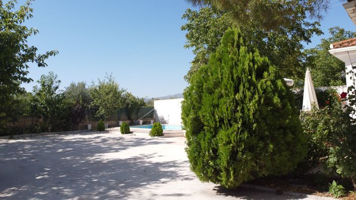 Image No.10-6 Bed Property for sale